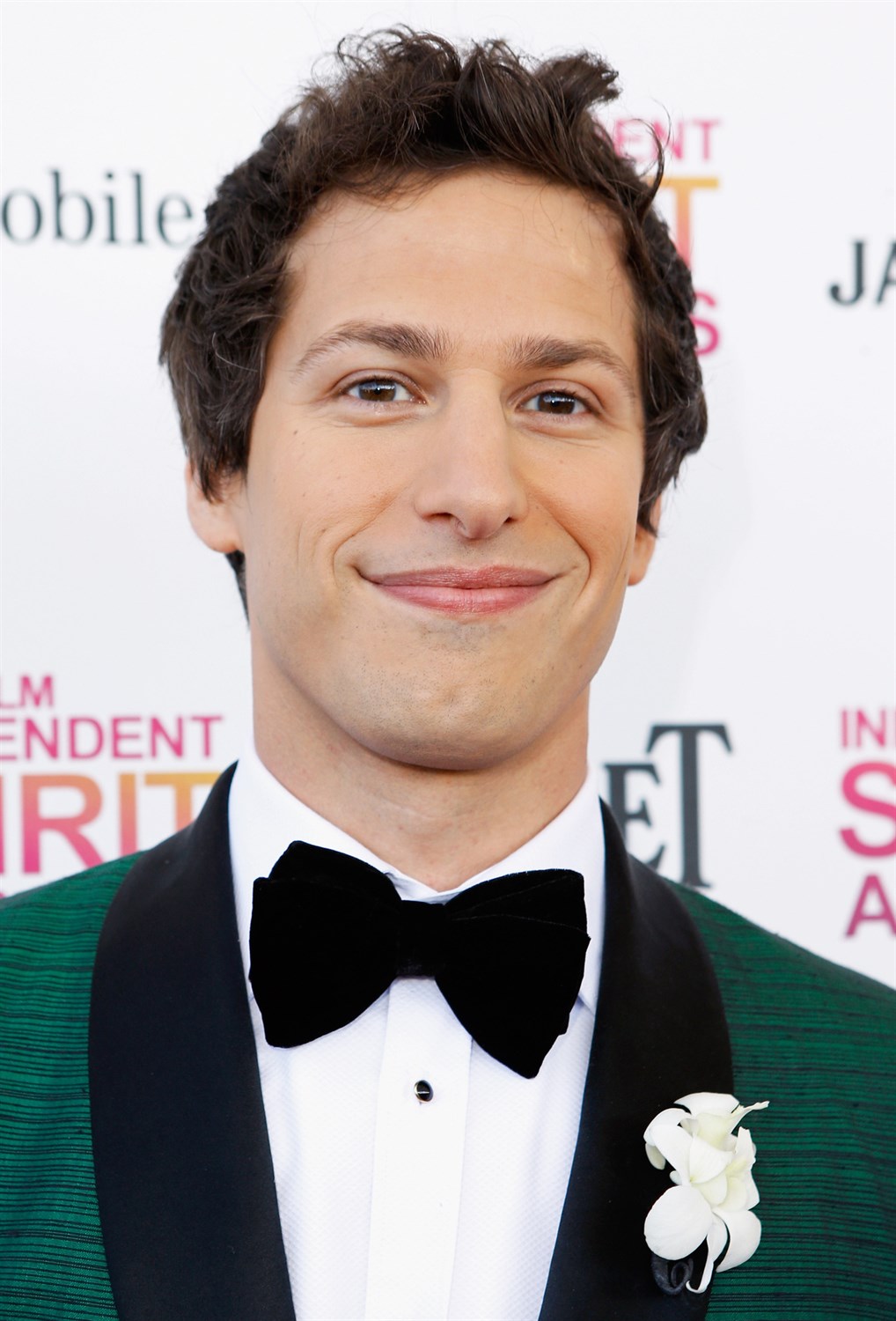 Andy Sandberg is awesome, but best actor at Golden Globes?! Brooklyn 99 is te-rri-ble! (Middle syllable with a rolled &quot;r&quot;.)